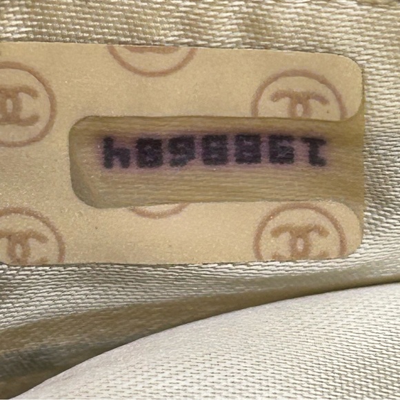 CHANEL Vintage Diamond Quilted Lambskin Pearl Gold Chain Shoulder Bag Small - Picture 9 of 16